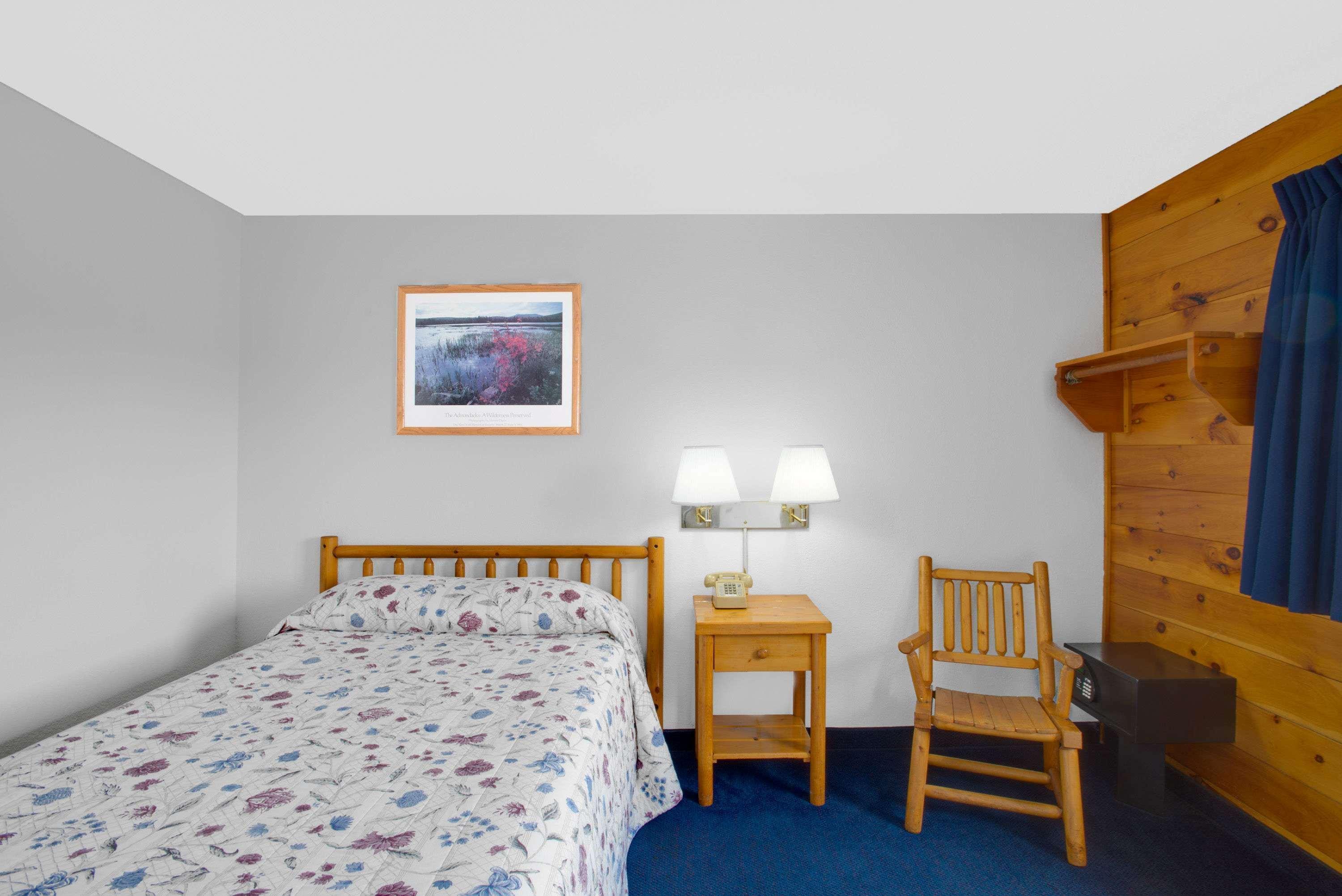 Super 8 By Wyndham Lake George/Warrensburg Area Exterior photo